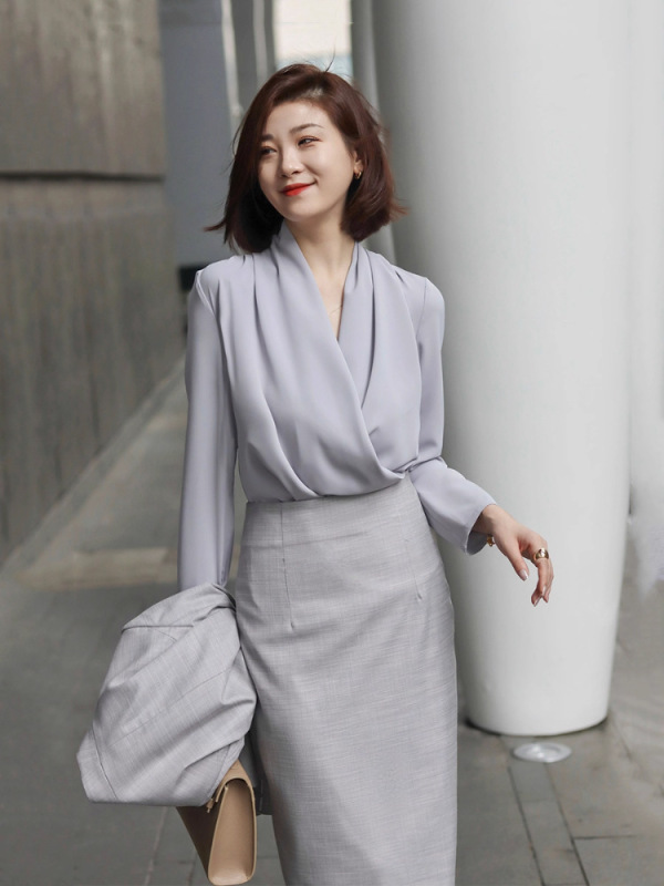 春秋新款女装宽松V领百搭纯色衬衫设计感女装衬衫职场通勤经典色|undefined