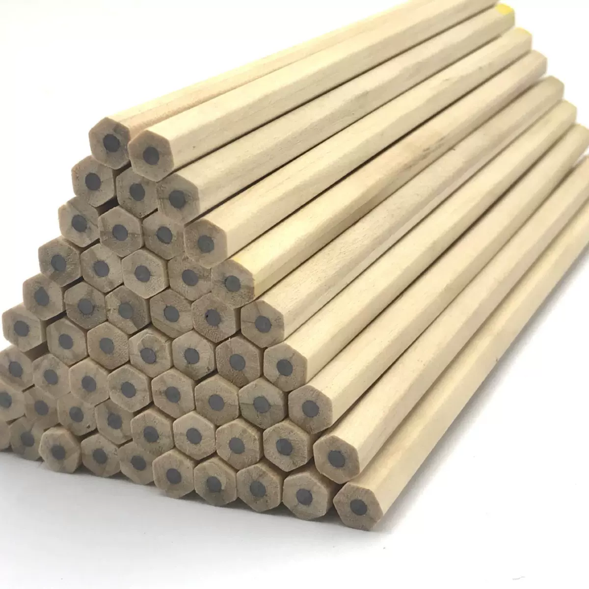 供应各种超实惠铅笔写字书考试酒店定制礼品笔芯商务馈赠