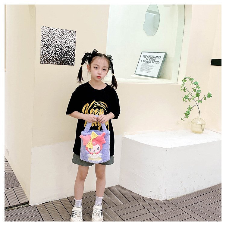 Trendy children's plush bags are in fashion and popularity. Winter children's plush bucket bags, handbags, cartoon little animals, girls' street style undefined