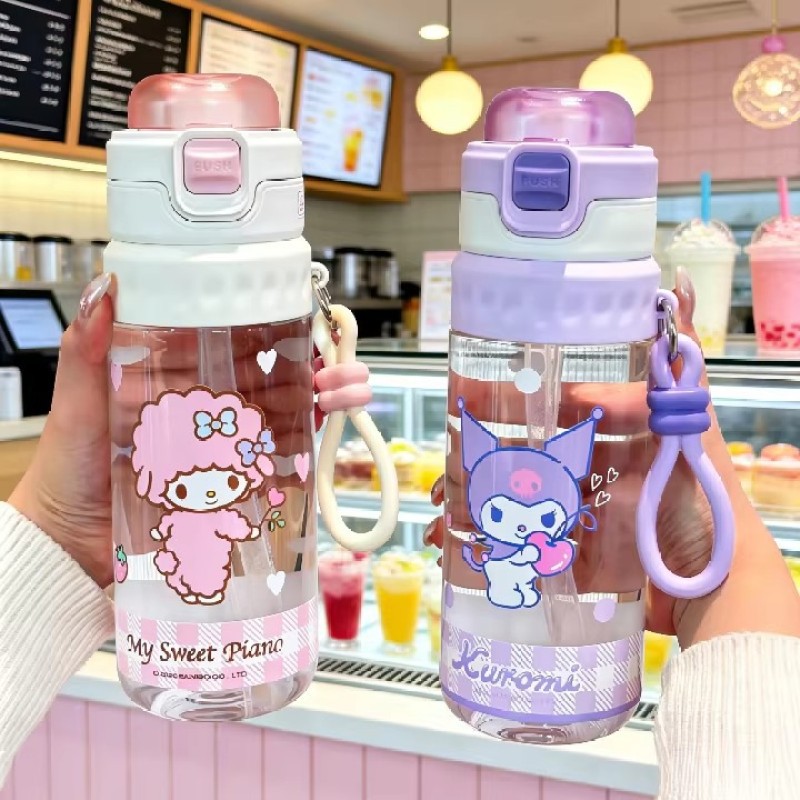 Sanrio tazas de agua de gran capacidad para niños, niñas encantadoras para estudiantes de primaria, 2026 nuevas tazas de spray de verano