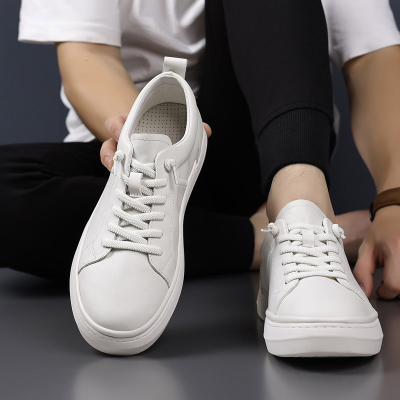 La primera capa de piel de vaca de otoño nuevos zapatos blancos de hombre, zapatos casuales de cuero transpirables, zapatos de cuero de hombre, zapatos de hombre.