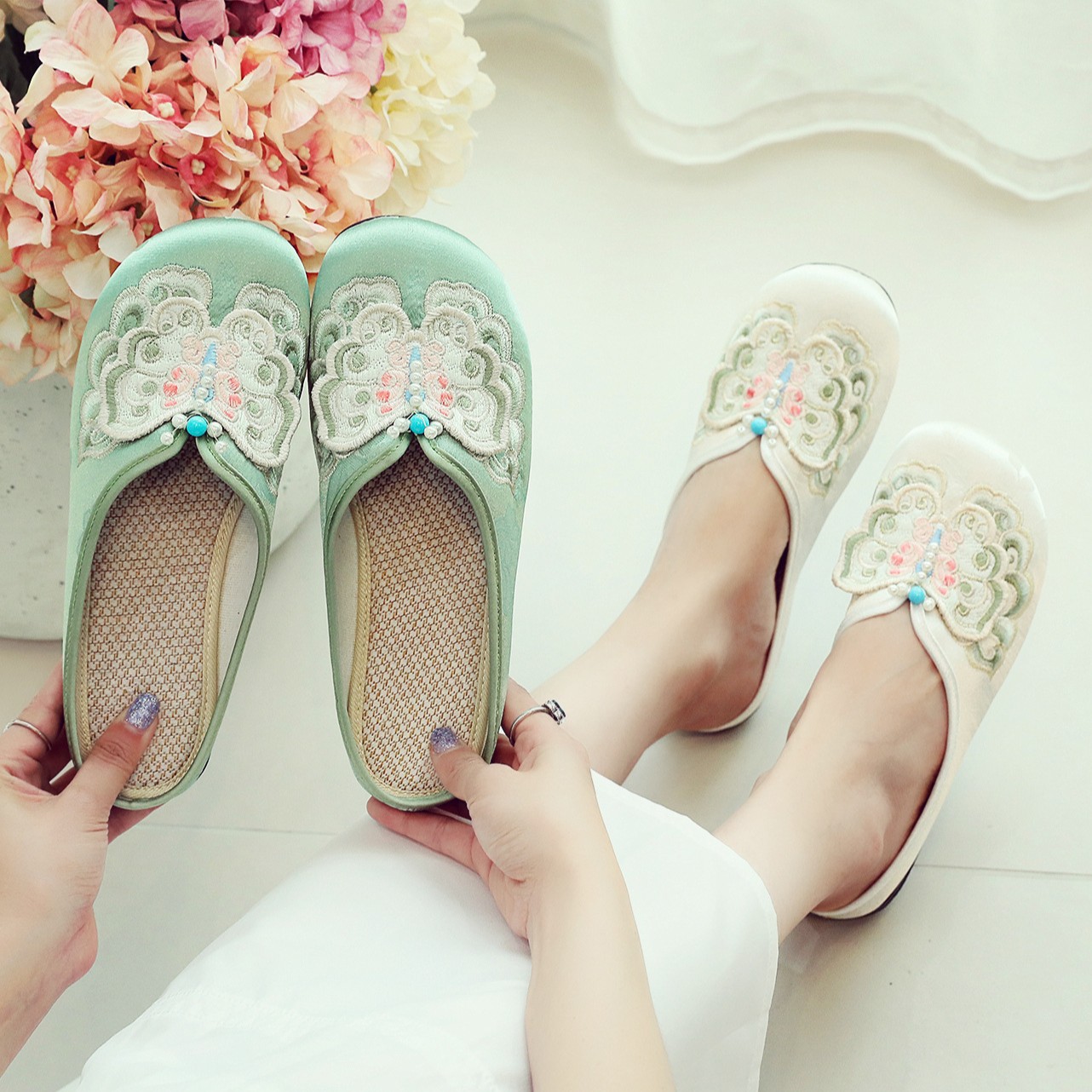 “mom shoes” Chinese style flat