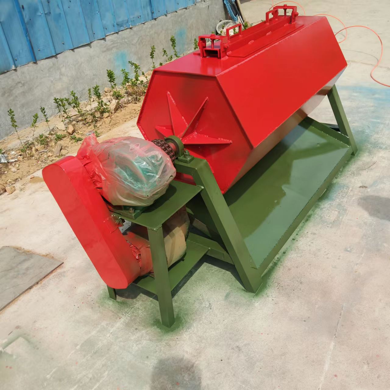 木制品去倒角竹板桶300L干式滚筒抛光机金属物料小型研磨除锈机