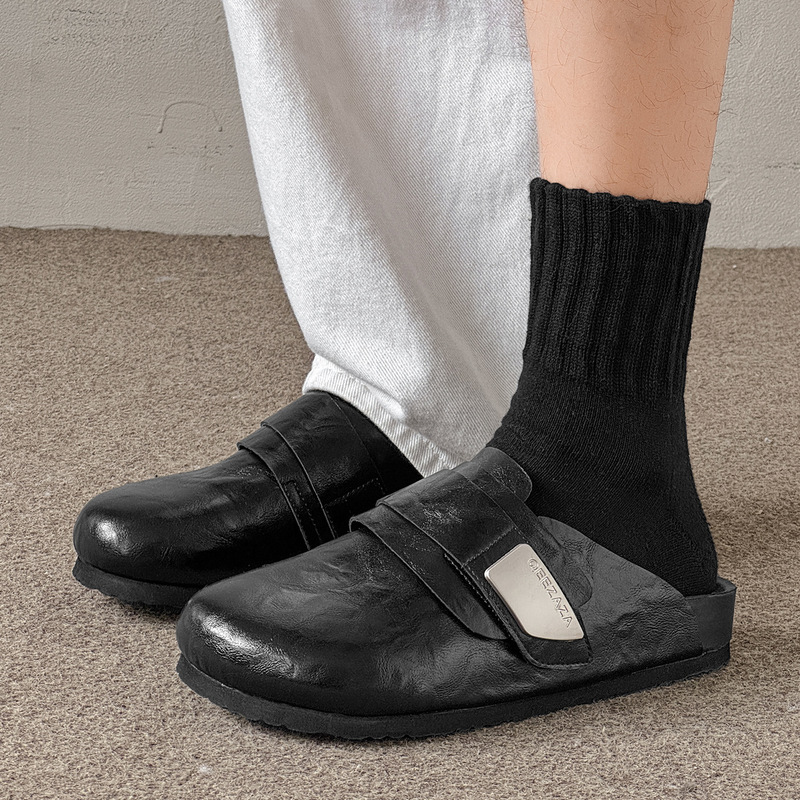26015 Glossy Waterproof Slippers for Spring and Summer, Old Money Style, Casual Thick-Soled Slip-On Shoes for Couples, Suitable for Outdoor Activities 26015 Glossy Waterproof Slippers for Spring and Summer, Old Money Style, Casual Thick-Soled Slip-On Shoes for Couples, Suitable for Outdoor Activities