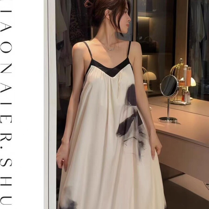 French-Style V-Neck Nightgown for Women, Slimming and Elegant, Suitable for Home Wear and Can Be Worn Outside as Pajamas French-Style V-Neck Nightgown for Women, Slimming and Elegant, Suitable for Home Wear and Can Be Worn Outside as Pajamas