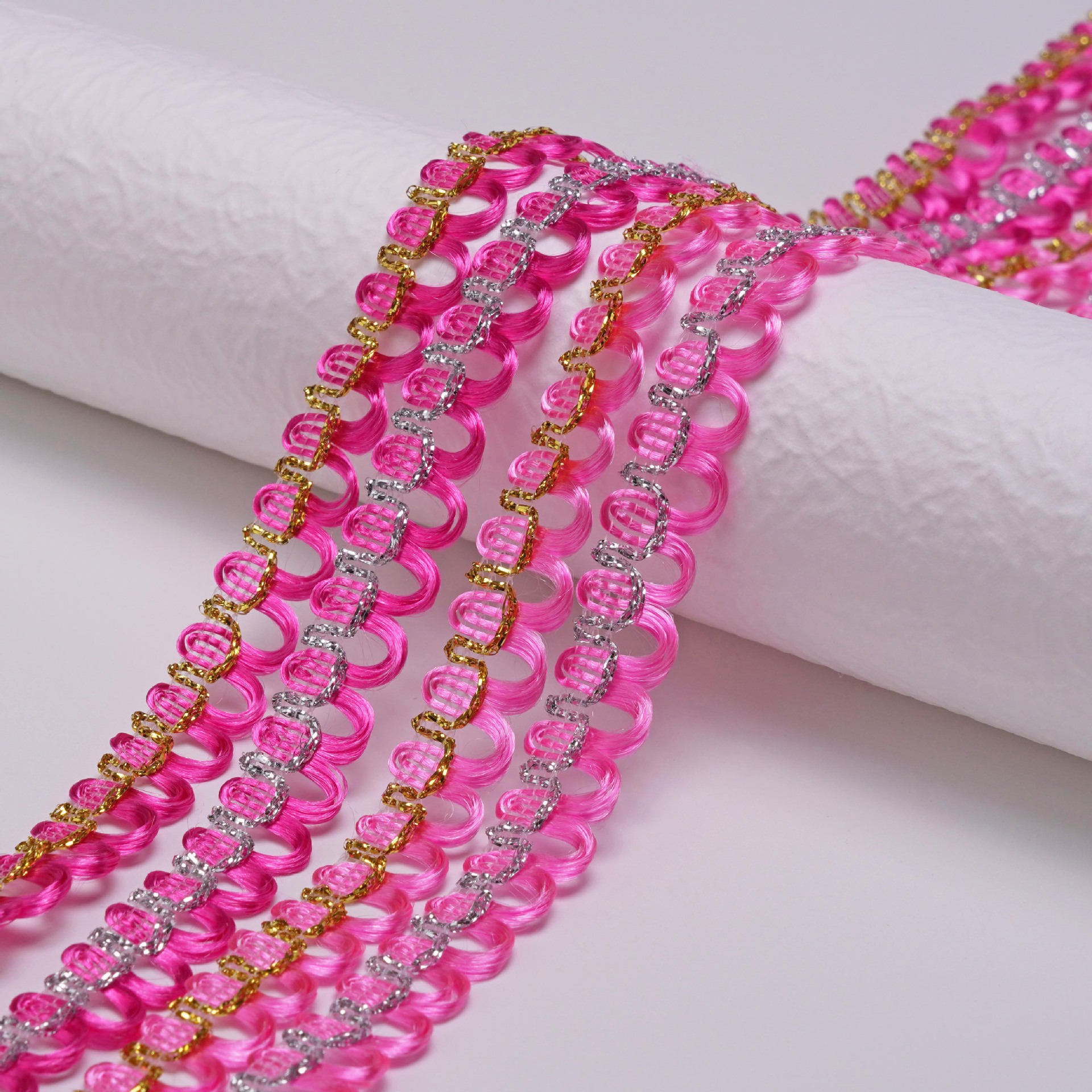 Suministro de stock directo de fábrica de 1cm de color dorado y plateado borde ondulado encaje ropa accesorios