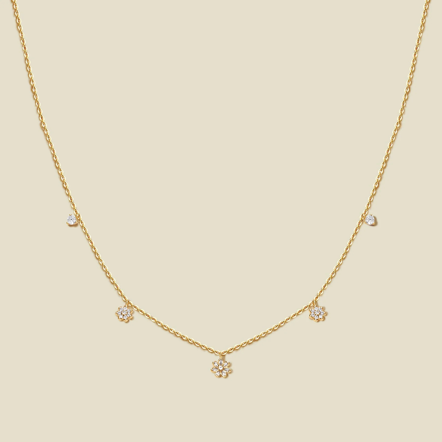minimalistic fashionable universal elegant necklace