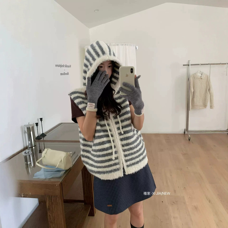 Korean-style, relaxed, soft, and comfortable striped hooded knit cardigan vest, loose-fitting outerwear, perfect for layering over sweaters and jackets