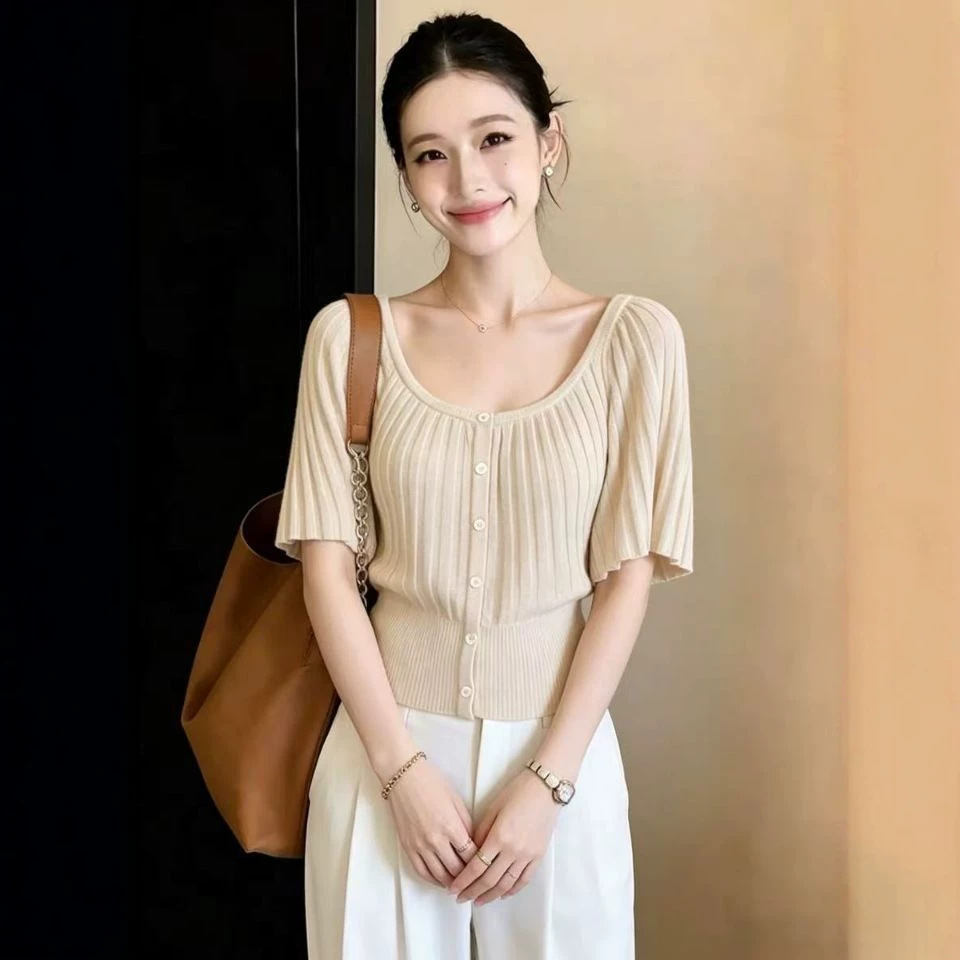 Áo thun ngắn tay nữ phong cách Pháp, chất liệu dệt kim thắt eo, dáng ôm gọn gàng — màu kaki chi tiết 1