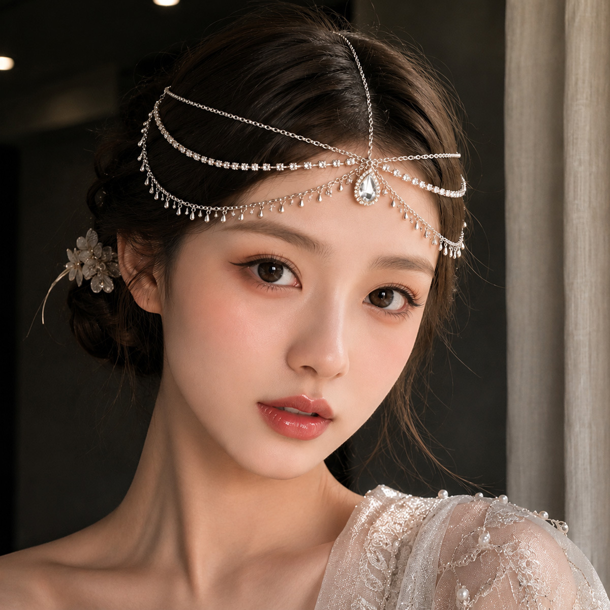 New gold rhinestone tassel hair chain for women, high-end bridal wedding dress travel photo shoot banquet water drop pendant headpiece
