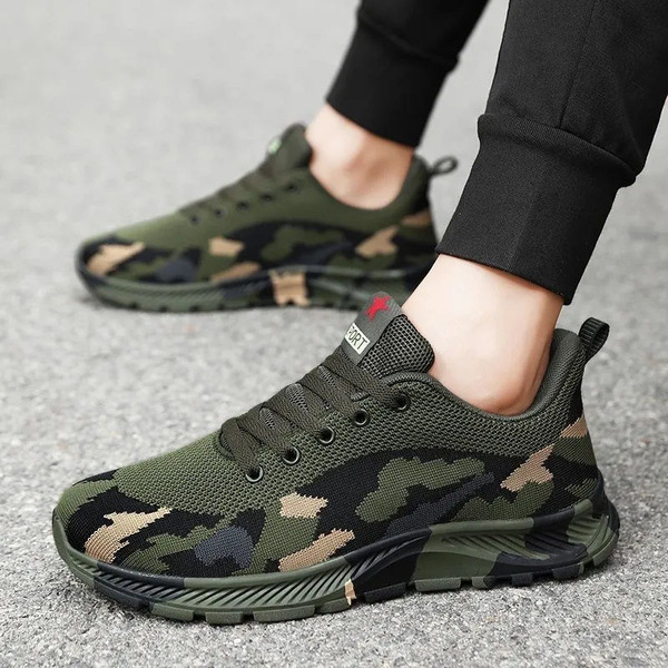 Camouflage summer sneakers for men and women outside climbing