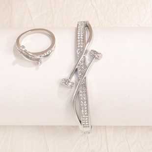 �羳�W�����½���y������CŮ��ָ��С�����Բ���ɫ�߼����Ʒ��
