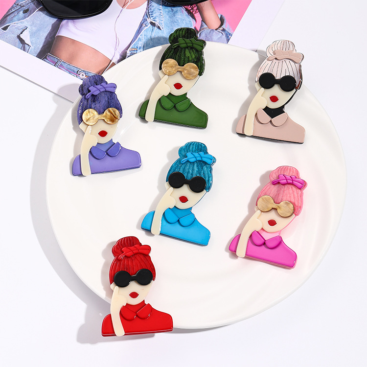 Chanel-Style Light Luxury Acrylic Cartoon Brooch, Women's Sunglasses-Shaped Pin, Simple High-End Niche Accessories Wholesale