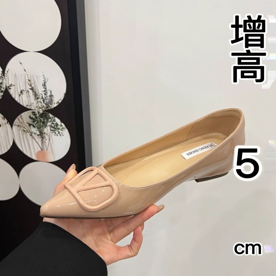 2026 primavera invisible interior de altura de cuero esmaltado temperamento punzón cuadrado botón pequeño zapato de cuero francés desnudo zapatos de estilo de moda