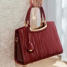 红色包包女妈妈结婚包鳄鱼纹婚礼中年女士手提包婆婆生日礼物女包