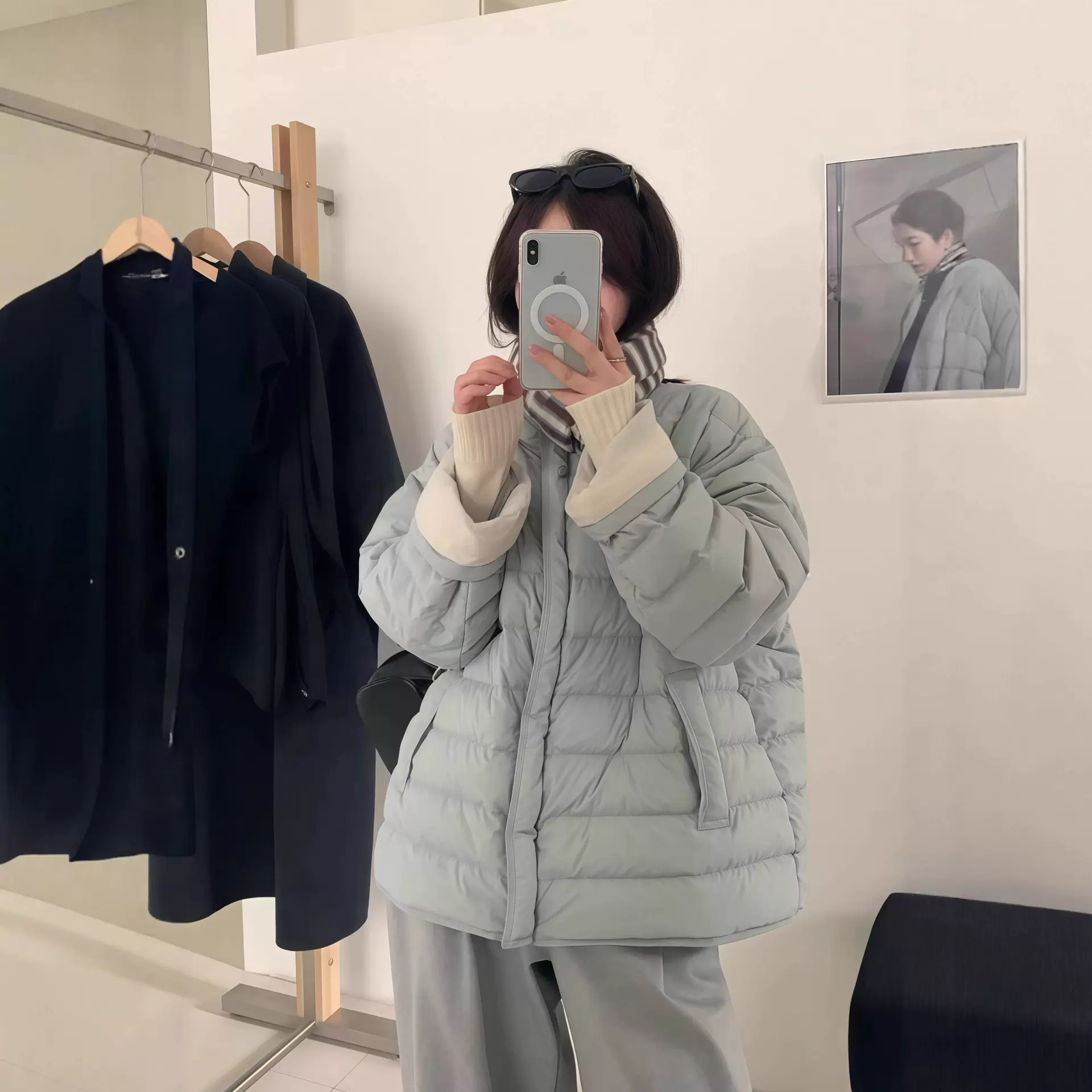 2025新款90白鸭绒轻薄立领羽绒服女简约撞色休闲气质通勤显瘦外套