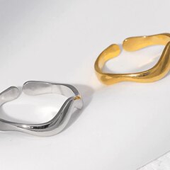 ヨーロッパとアメリカのステンレス鋼リング女性のためのシンプルな波状チタン鋼オープン電気メッキインコールド風景オープンハンドジュエリー