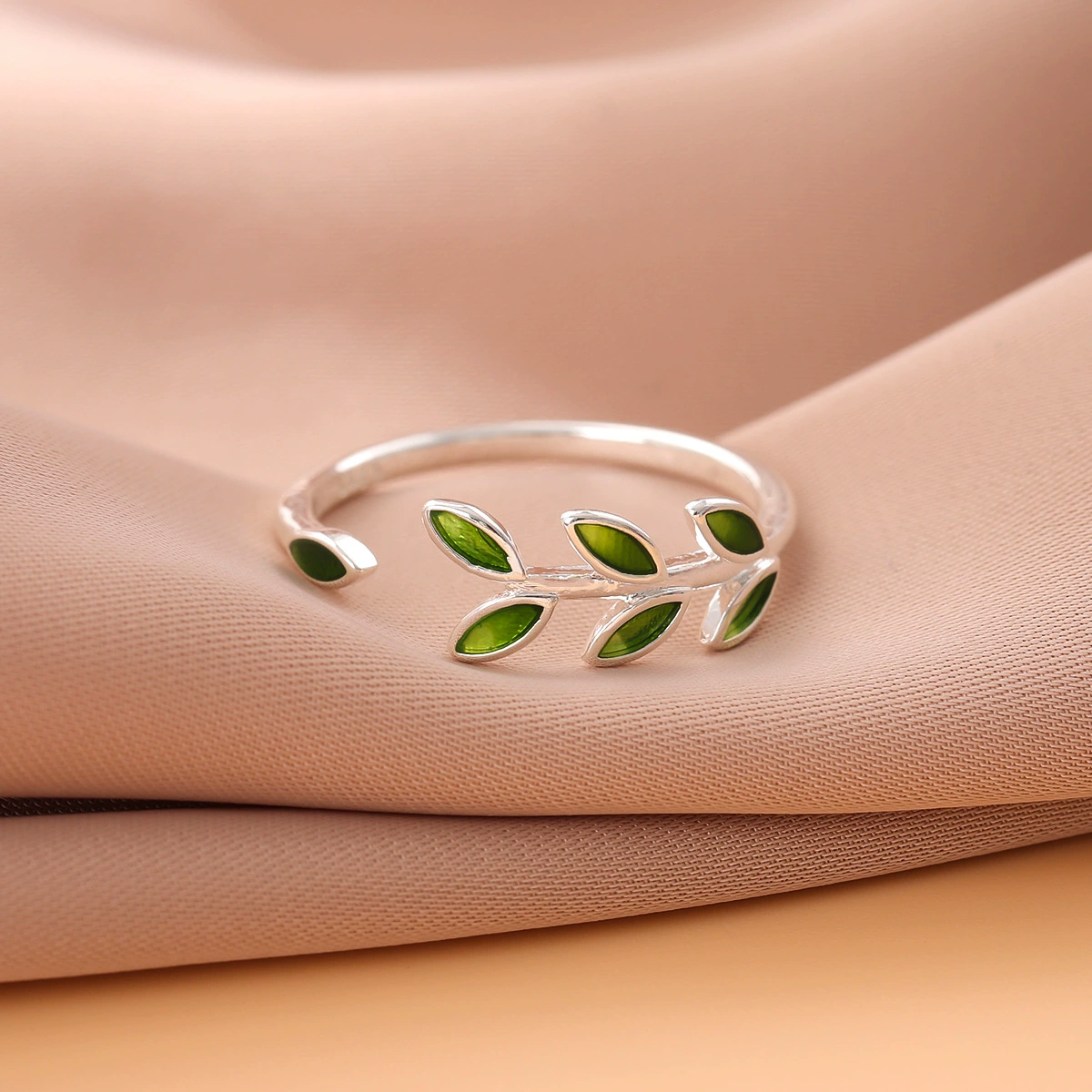 Fashionable green creative one size ring