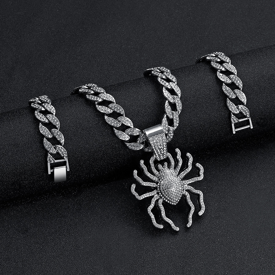 Spider Pendant Cuban Chain Necklace With Full Diamond Detailing_voghion.com