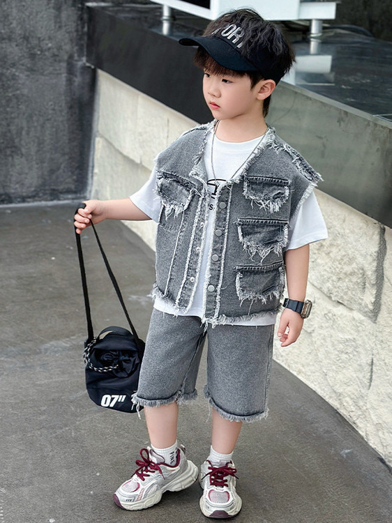 Conjunto de Ropa de Verano para Niños 8126, Nuevo Estilo 2026, Conjunto de Tres Piezas con Chaleco de Mezclilla de Manga Corta para Bebés image 3