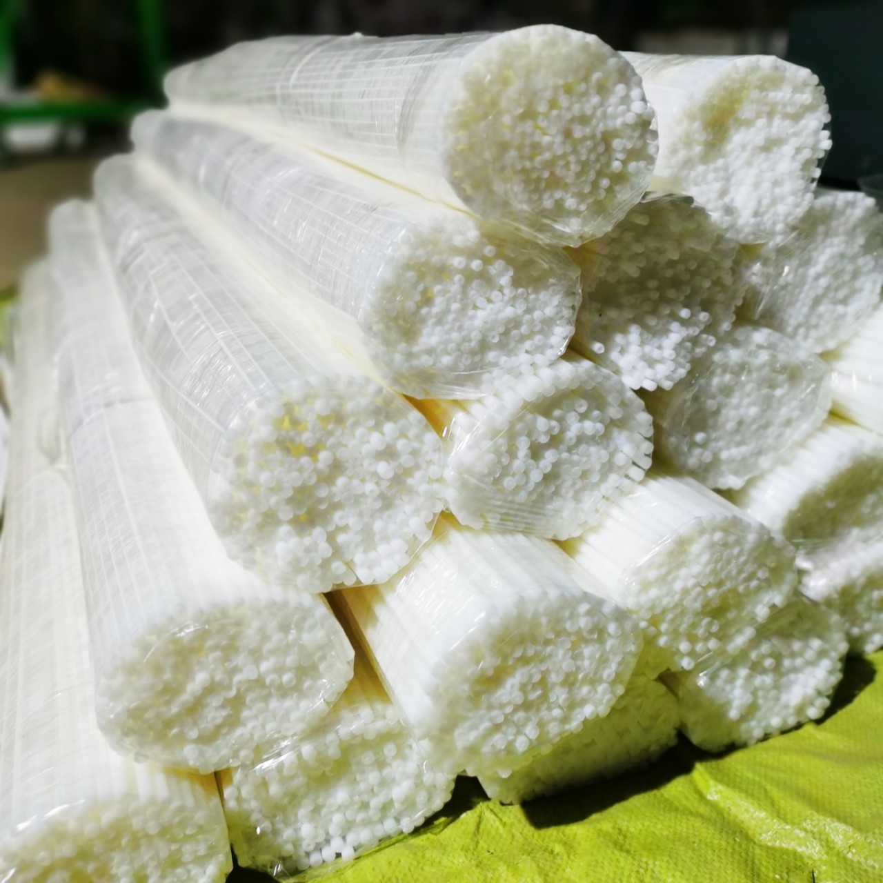 厂家挤出PBT棒POM棒PP棒POM管网带穿轴网带销轴