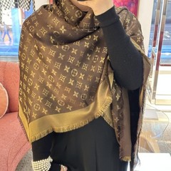 秋冬の女性用クラシックウールシルクスカーフ、秋冬の高級スカーフ、暖かいスタースタイル、寛大なスタイル