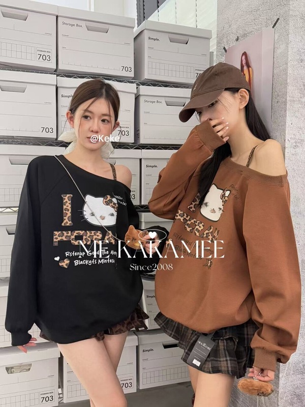 ME KAKAMEE十三行秋美式卡通KT斜肩带宽松百搭卫衣(配公仔) S3663|undefined
