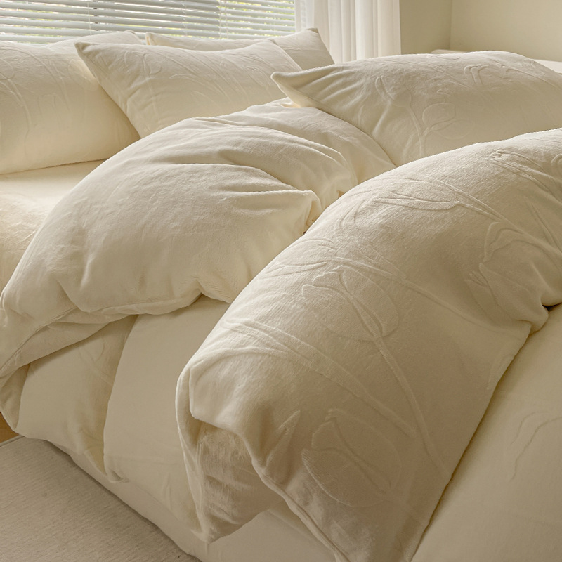 2025 nuevo edredón de invierno de terciopelo tallado cuatro piezas conjunto de sábanas de terciopelo de coral de alta calidad