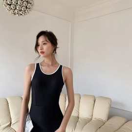 连体泳衣女新款ins韩国泳衣女小胸复古显瘦遮肚平角保守海边泳衣