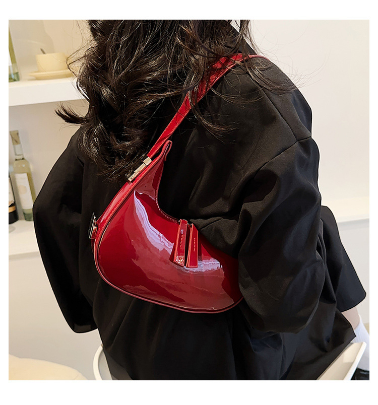 Fashionable shoulder bag