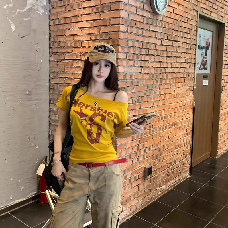 American-Style Spicy Girl Yellow One-Shoulder Short-Sleeve T-Shirt for Women, 2026 New Summer Model, Super Stylish and Unique, Beautiful Early Summer Top American-Style Spicy Girl Yellow One-Shoulder Short-Sleeve T-Shirt for Women, 2026 New Summer Model, Super Stylish and Unique, Beautiful Early Summer Top