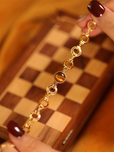 Original design lightweight luxury tiger's eye stone antique bracelet with a touch of vintage elegance, perfect for a refined and trendy workplace look, ideal for the modern professional.