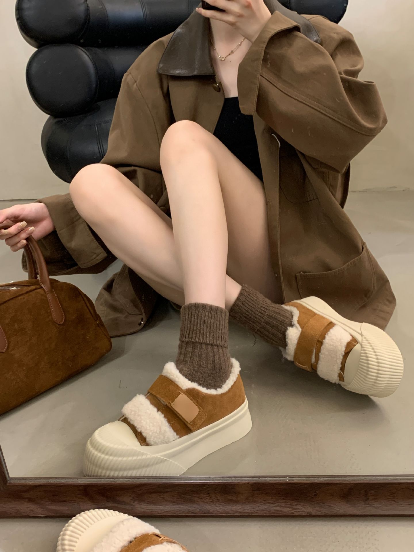 Chaussures ShoeGlobe Grape Mom Automne Hiver Nouvelles Chaussures en cuir véritable à semelle épaisse et doublure en velours épais, chaudes et décontractées, couleur blanc biscuit, pour femmes_voghion.com