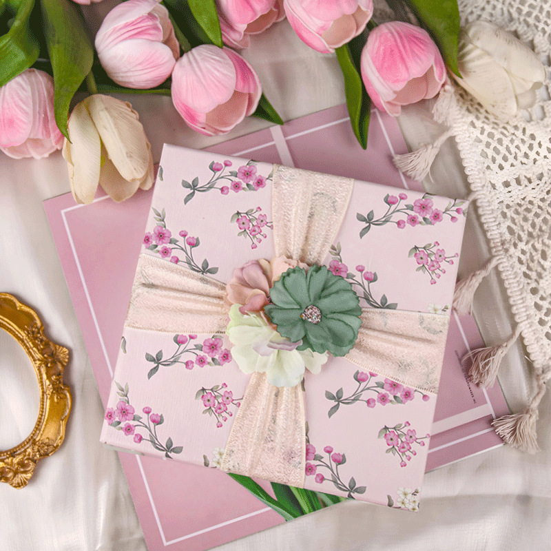 Nueva caja de regalo de flores caja de regalo de mano de alta gama pequeña bolsa de cosméticos de lápiz labial cuadrado fresco fabricante de cajas al por mayor