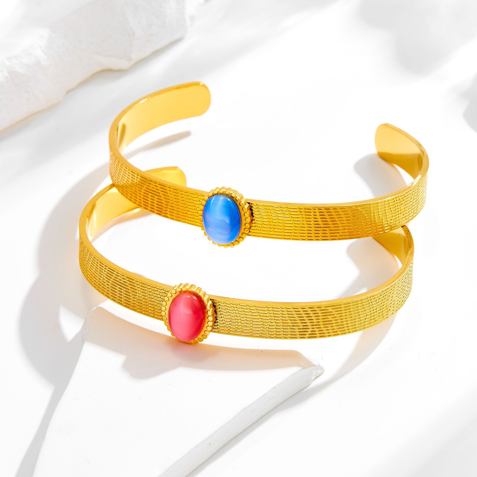 Diseño de color nicho pulsera de moda ligera de lujo nuevo simple viaje transfronterizo nuevo no desvanecerse pulsera de sensación alta