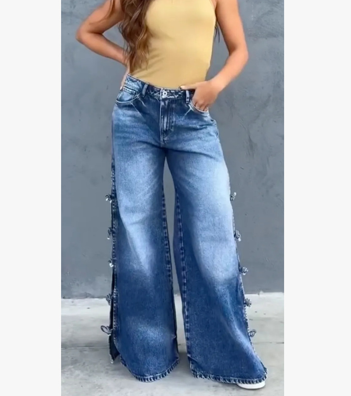 Calça jeans feminina elegante de perna larga, moderna e versátil, com estilo urbano americano._voghion.com