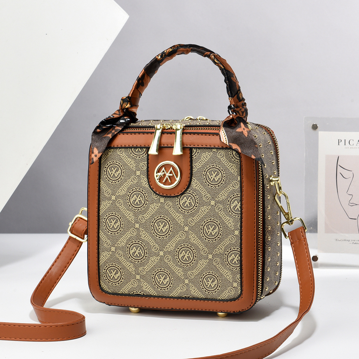 Nuevo bolso portátil Versión coreana de la textura de un solo hombro liso bolso diagonal moda femenina bolso de comercio exterior fabricante femenino 2025