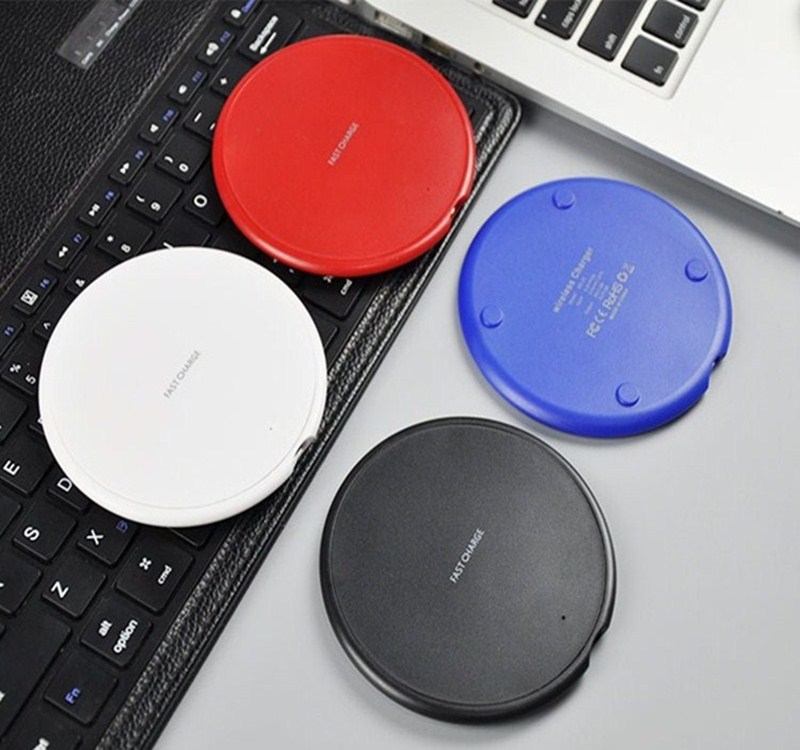 New desktop wireless charger for Apple a...