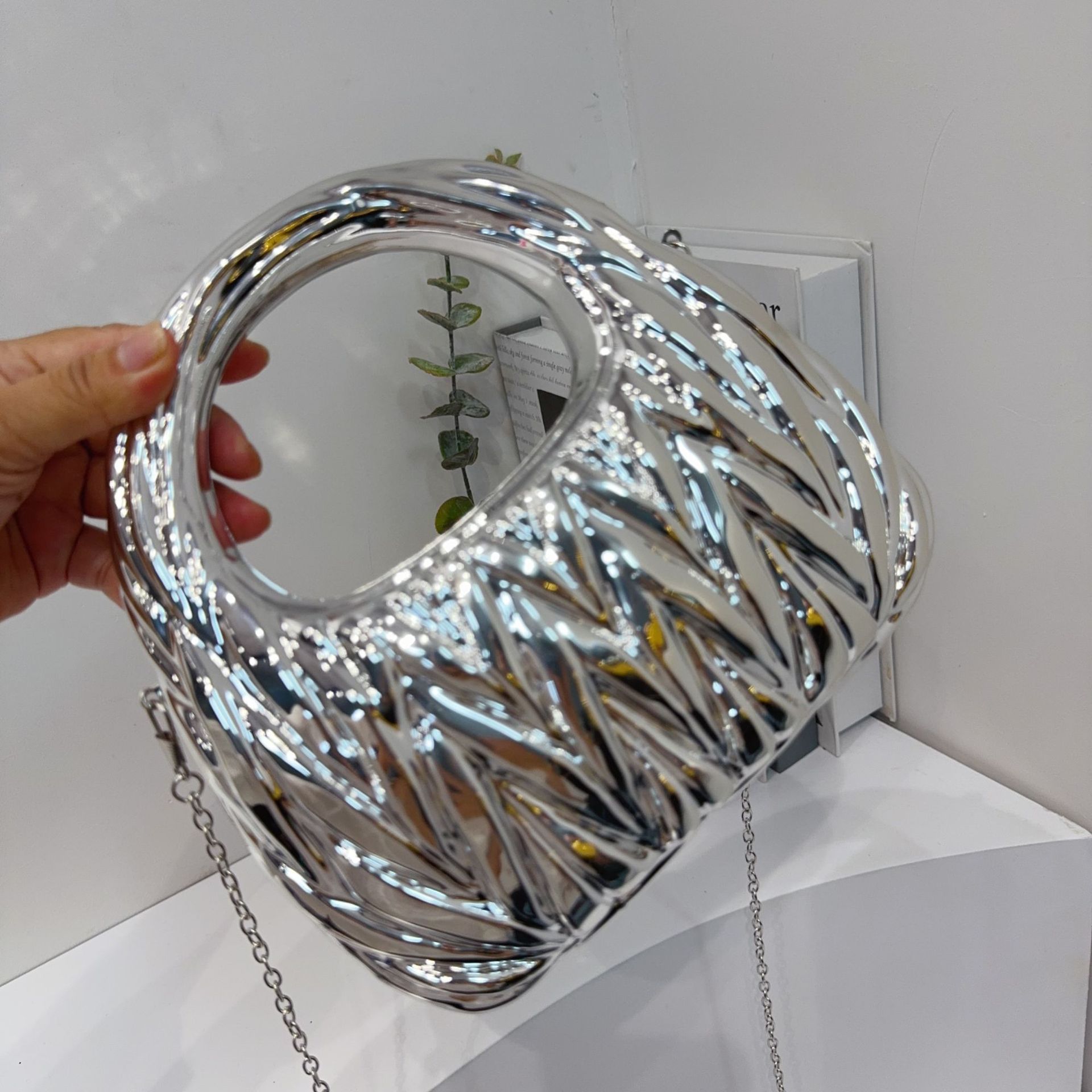 Creative acrylic bag, European and American cross-border fashion pleated cloud bag, versatile, light luxury and personalized banquet handbag undefined