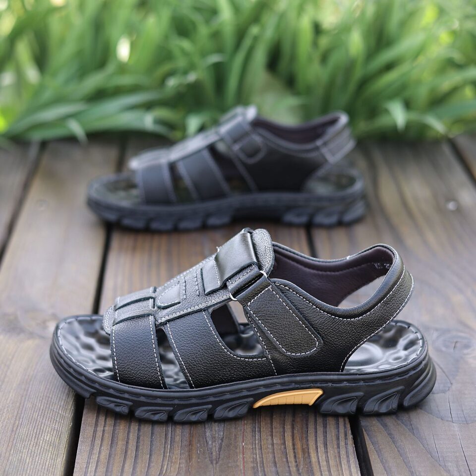 Dép sandal nam da bò hở ngón đi biển chống trượt — nâu, đen