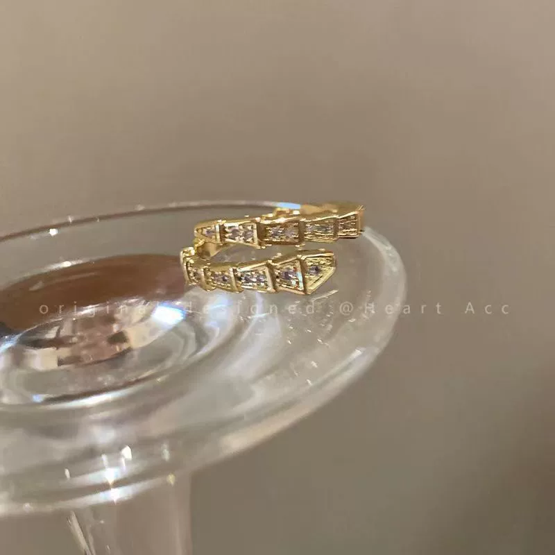 Ring (Tide) Small Fashion Design, Diamond-Style Pavé, Light Luxury — Silver/Gold/Champagne