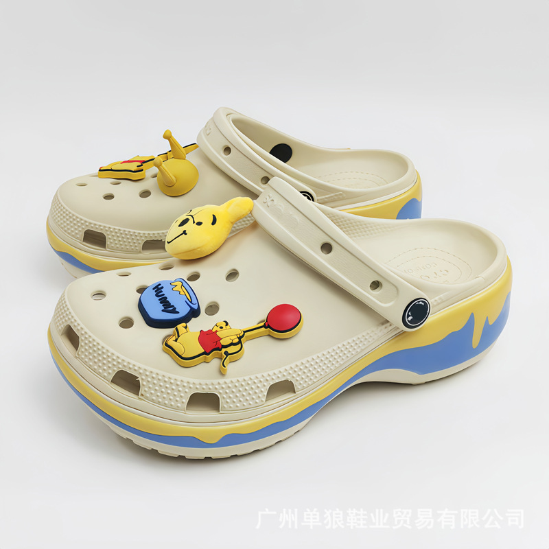 Nuevo Winnie the Pooh nubes agujero zapatos zapatillas de cabeza de mujer zapatillas de playa altura zapatos cordones de flores fábrica al por mayor