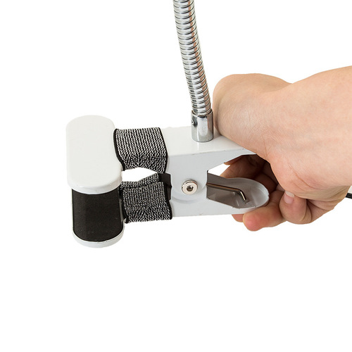 A one-piece clip-on LED magnifying lamp for beauty, nail art, micro-needling, repair, and elderly use