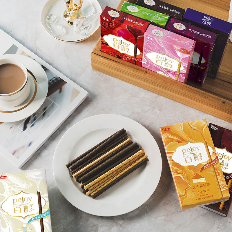 Bai Chun Glico Bai Chun Filled Heart Cookies, Chocolate Bar, Red Wine-Chocolate Flavor – A Social Media-Favorite Casual Snack Available at Supermarket Food Sections