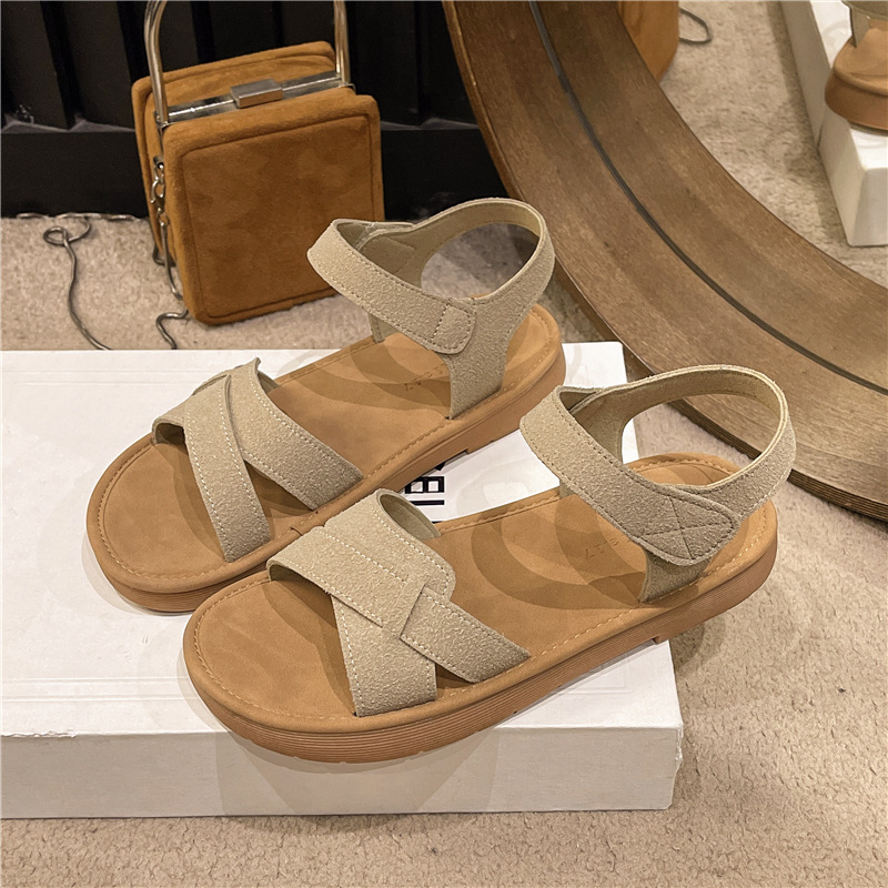 2025 primavera y verano nuevas sandalias de tendón de tauro para mujeres sandalias casuales cómodas velcro tacones bajos zapatos romanos suaves al por mayor