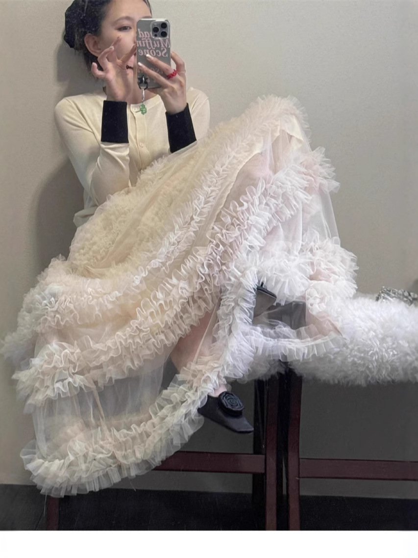 2025小衆アンドロメダの雰囲気感ロングスカート韓国系シンプルなネット糸は、ケーキを重ねてスカート4809を着ている