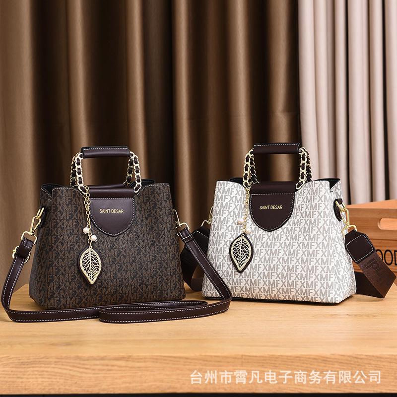 Women's bag large capacity mother bag new clutch fashion simple women's handbag middle-aged crossbody shoulder bag