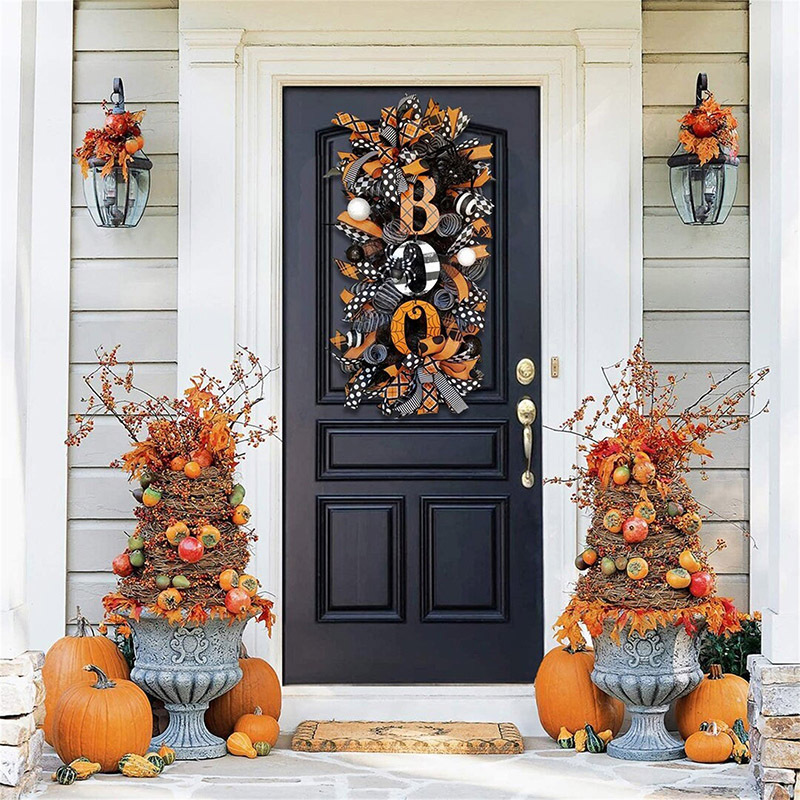 縦鴻の新しい種類のハロウィンの正門は花輪を掛けます。|undefined