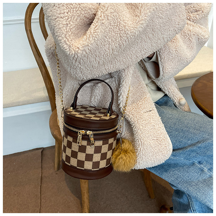 Mini Small Bag for Women Autumn and Winter 2021 New Fashion Chessboard Plaid Chain Messenger Bag HighGrade Portable Bucket Bagpicture2