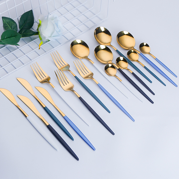 Cuchillo, tenedor y cuchara portugueses al por mayor transfronteriza traje de acero inoxidable Chapado en titanio de oro vajilla occidental cuchillo de carne y tenedor conjunto de 4 piezas